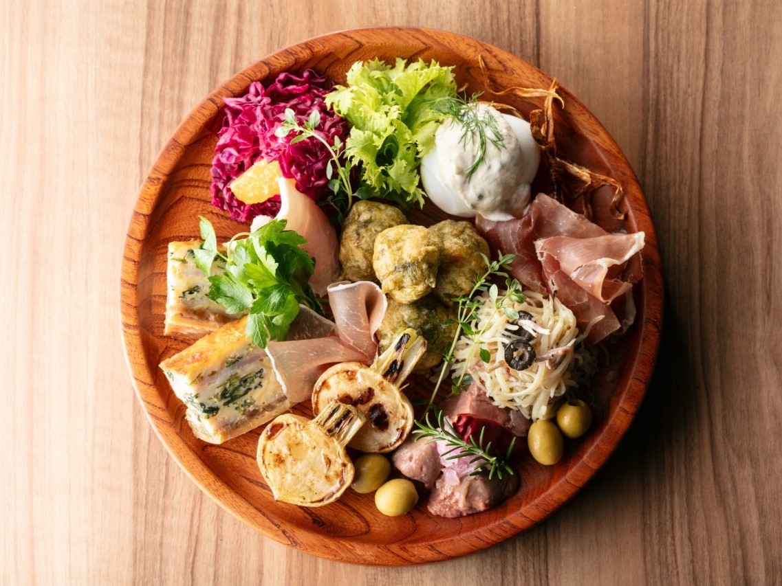 ワインのお供に人気の一皿！
【前菜盛り合わせ】